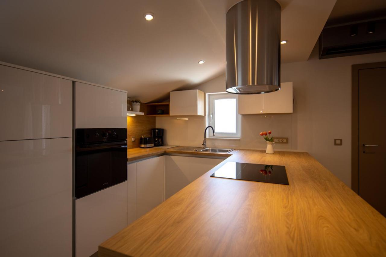 Lumaja Luxury Apartman Biograd Na Moru Esterno foto