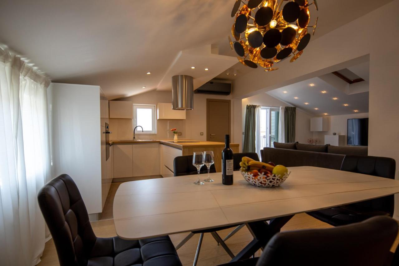 Lumaja Luxury Apartman Biograd Na Moru Esterno foto