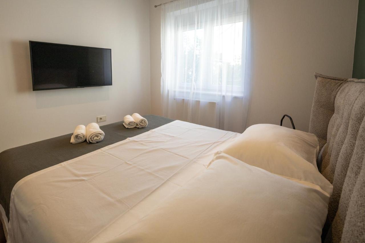 Lumaja Luxury Apartman Biograd Na Moru Esterno foto
