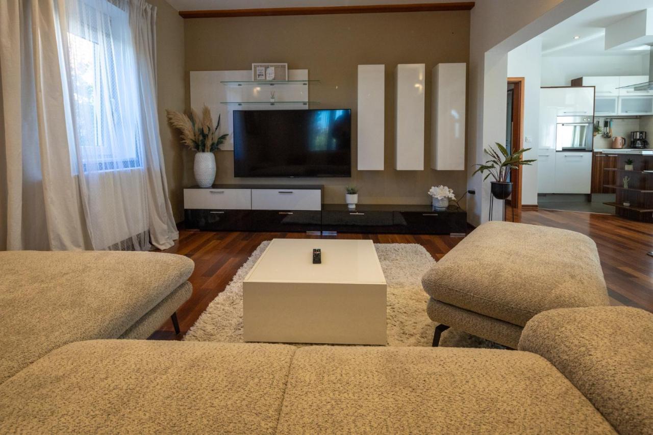 Lumaja Luxury Apartman Biograd Na Moru Esterno foto